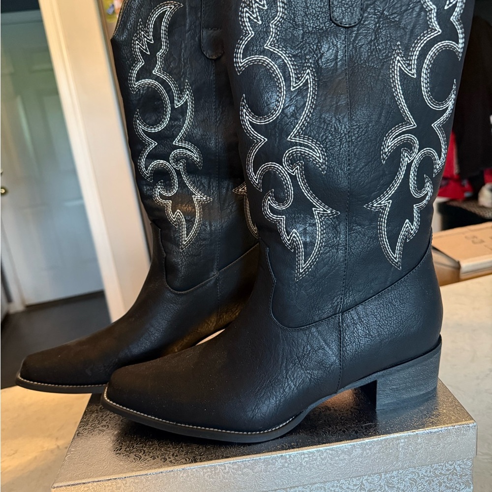 Black Western Embroidered Boots